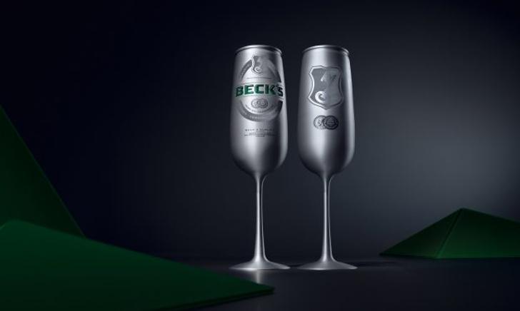 Becks Champagne flute blikken